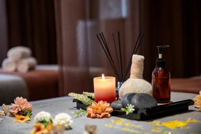 Tẩy tế bào chết chân (với muối biển)